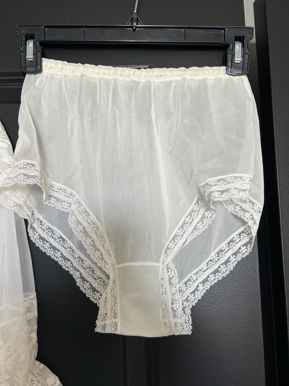 Vintage Sheer Lace Peignoir Set - Cream - Picture 2 of 8